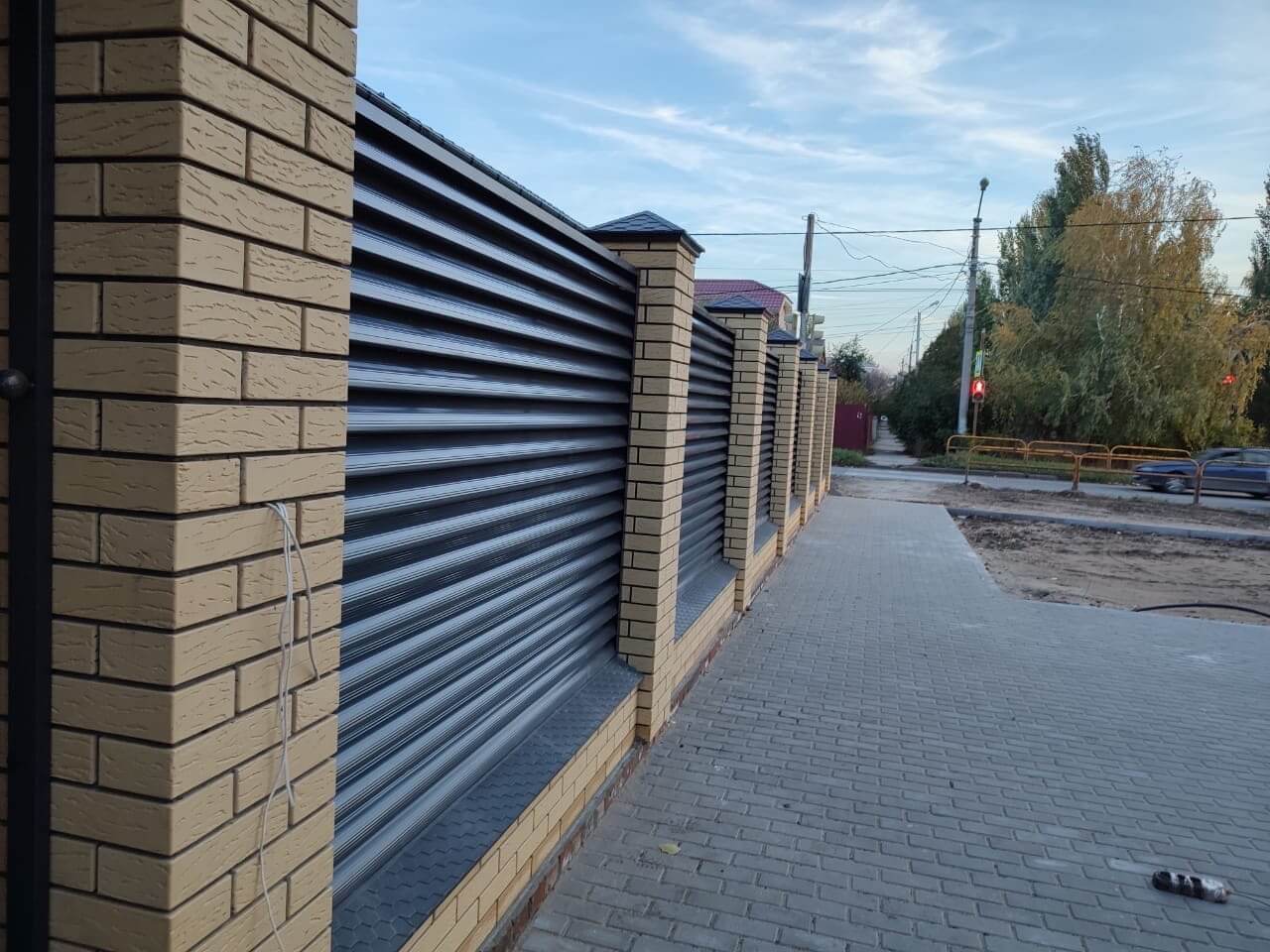 Забор-жалюзи с ламелями Еврожалюзи 16м RAL7024/7024 Серый Графит двусторонний фото 2 в Ижевске