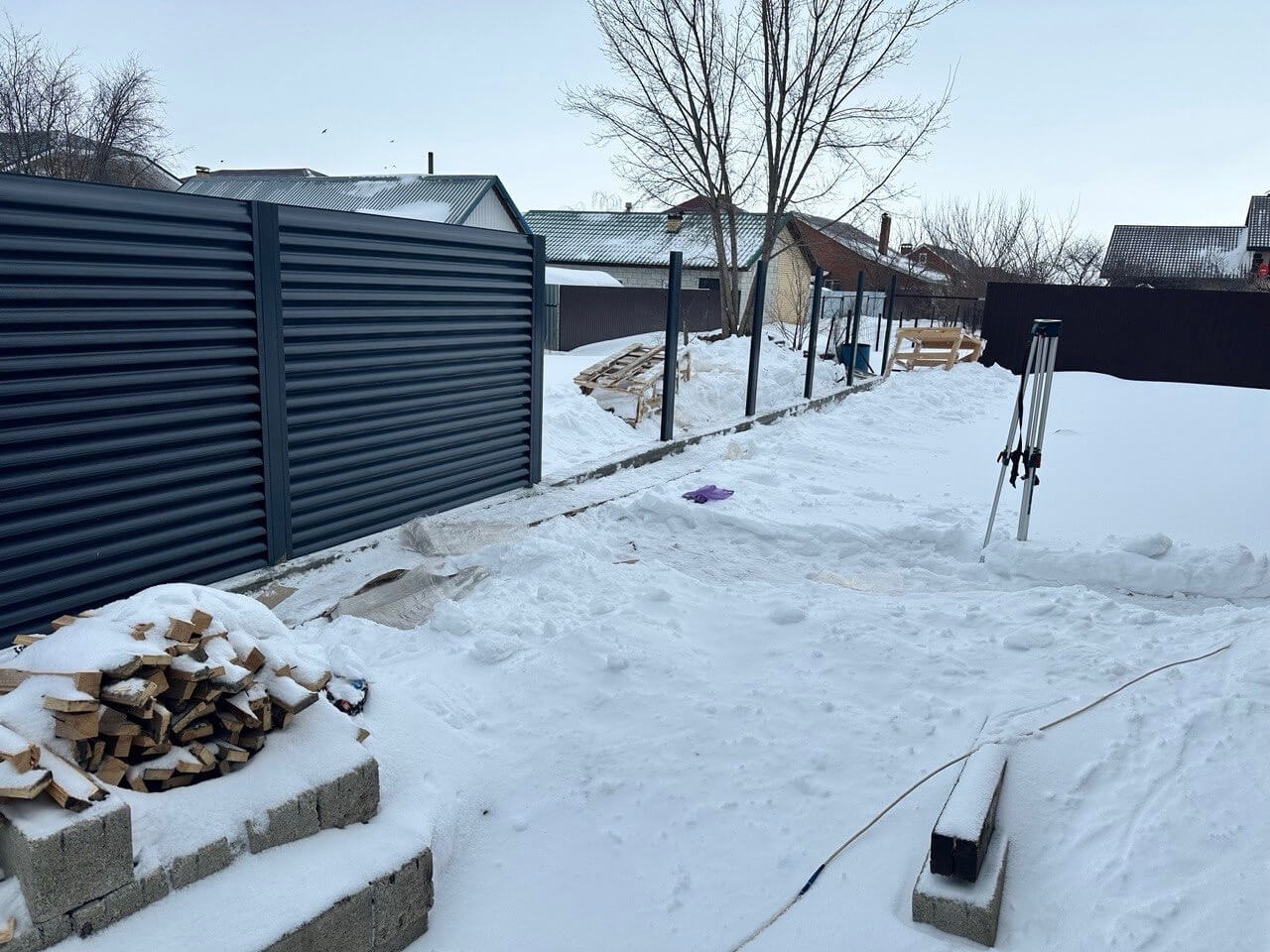 Забор-жалюзи из ламелей Еврожалюзи 32м RAL7024/7024 Серый Графит двусторонний фото 3 в Ижевске