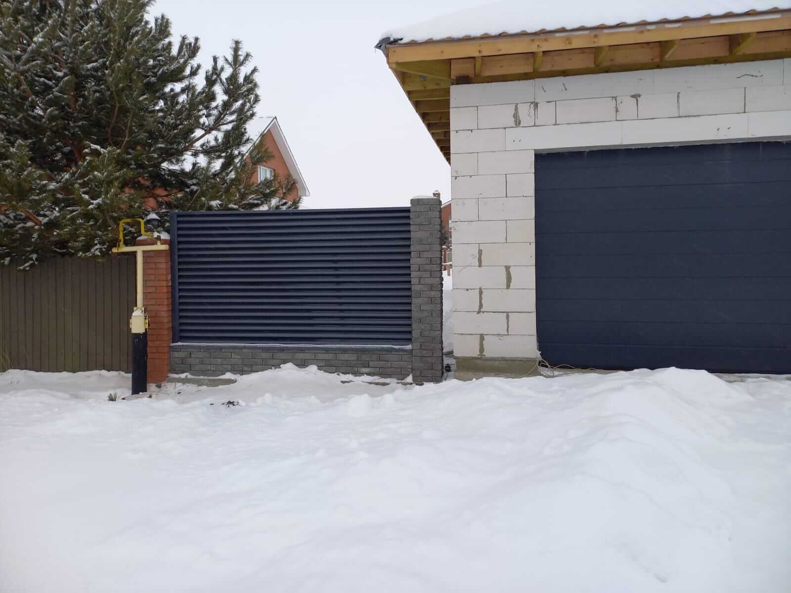 Забор из ламелей еврожалюзи 41м RAL7024/7024 Серый Графит двусторонний фото 1 в Ижевске