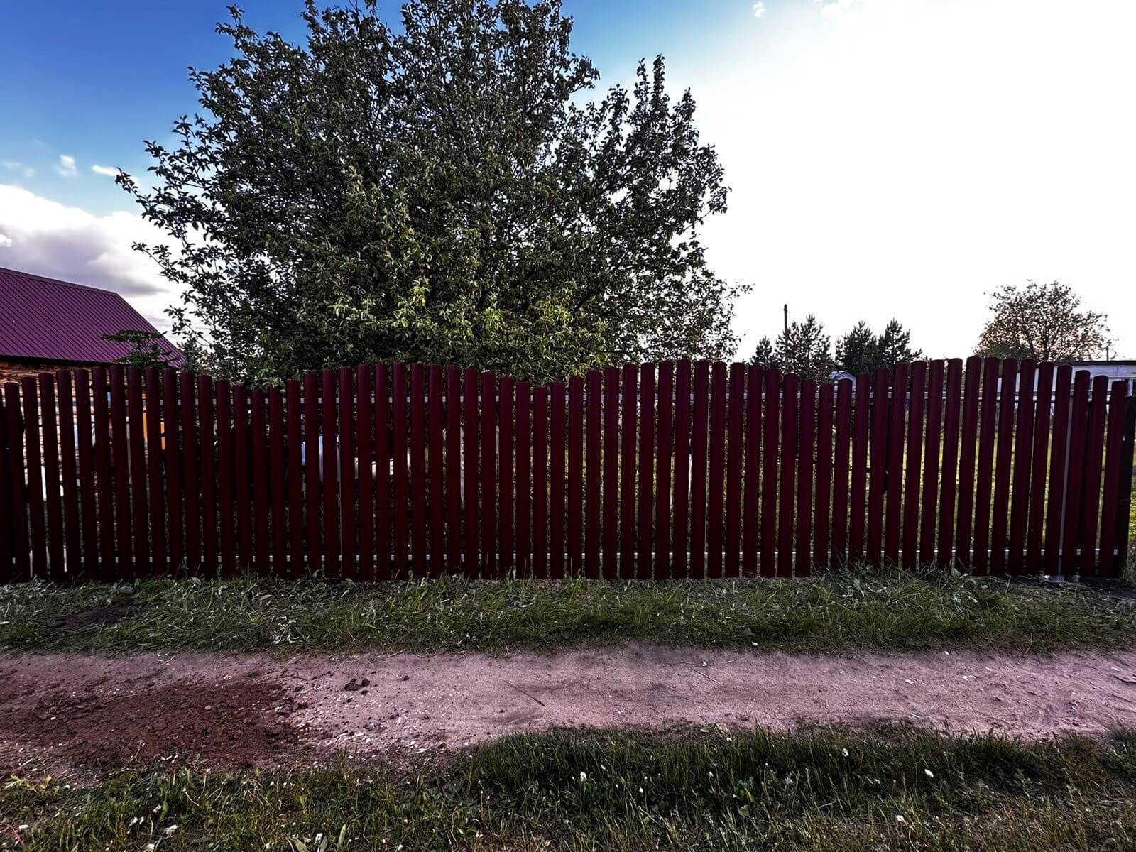 Забор из евроштакетника 28м RAL3005 Красное Вино фото 1 в Ижевске