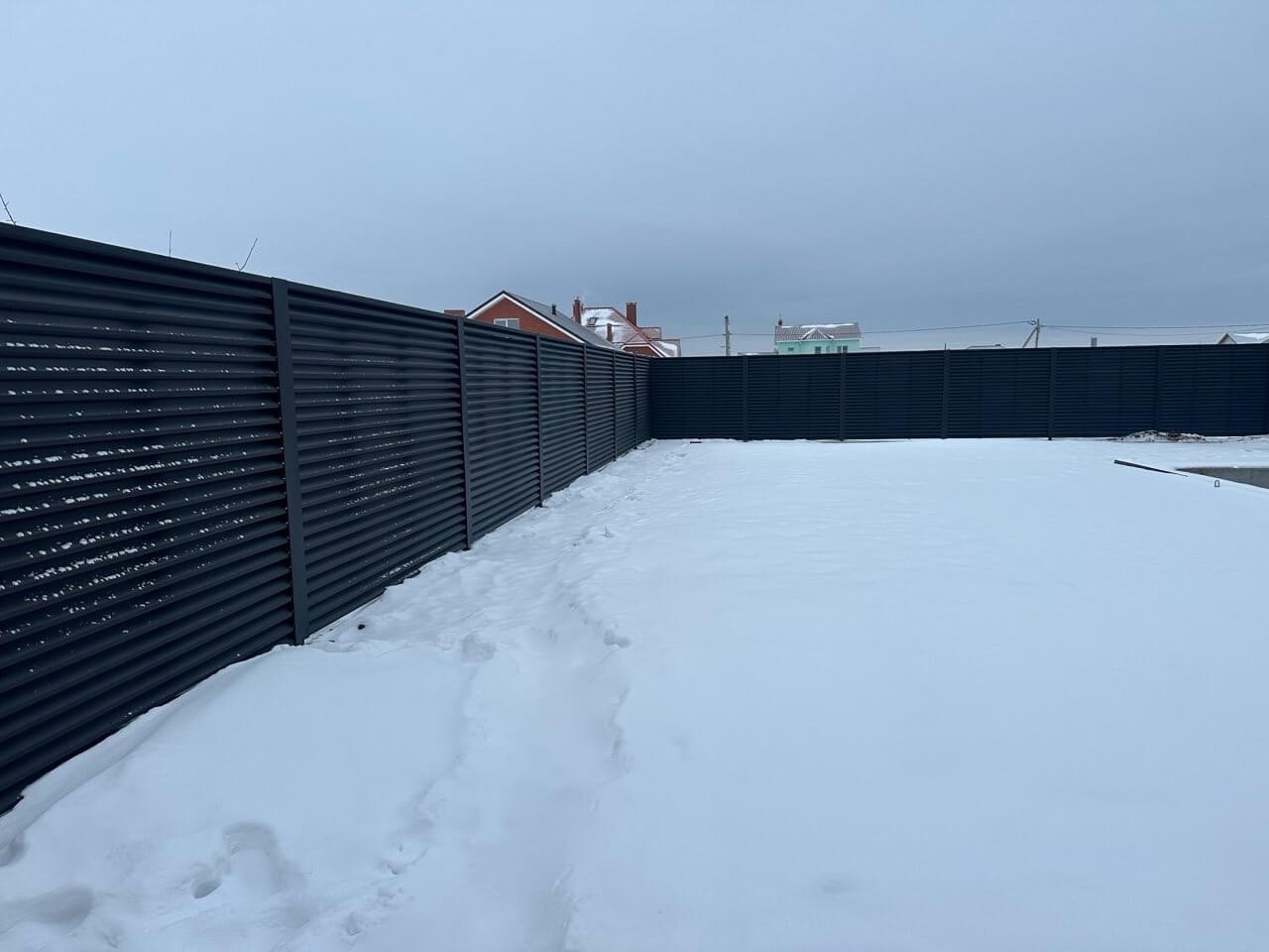 Забор-жалюзи из ламелей ЭКО-Z 130м RAL9005 Черный МАТТЕ фото 3 в Ижевске