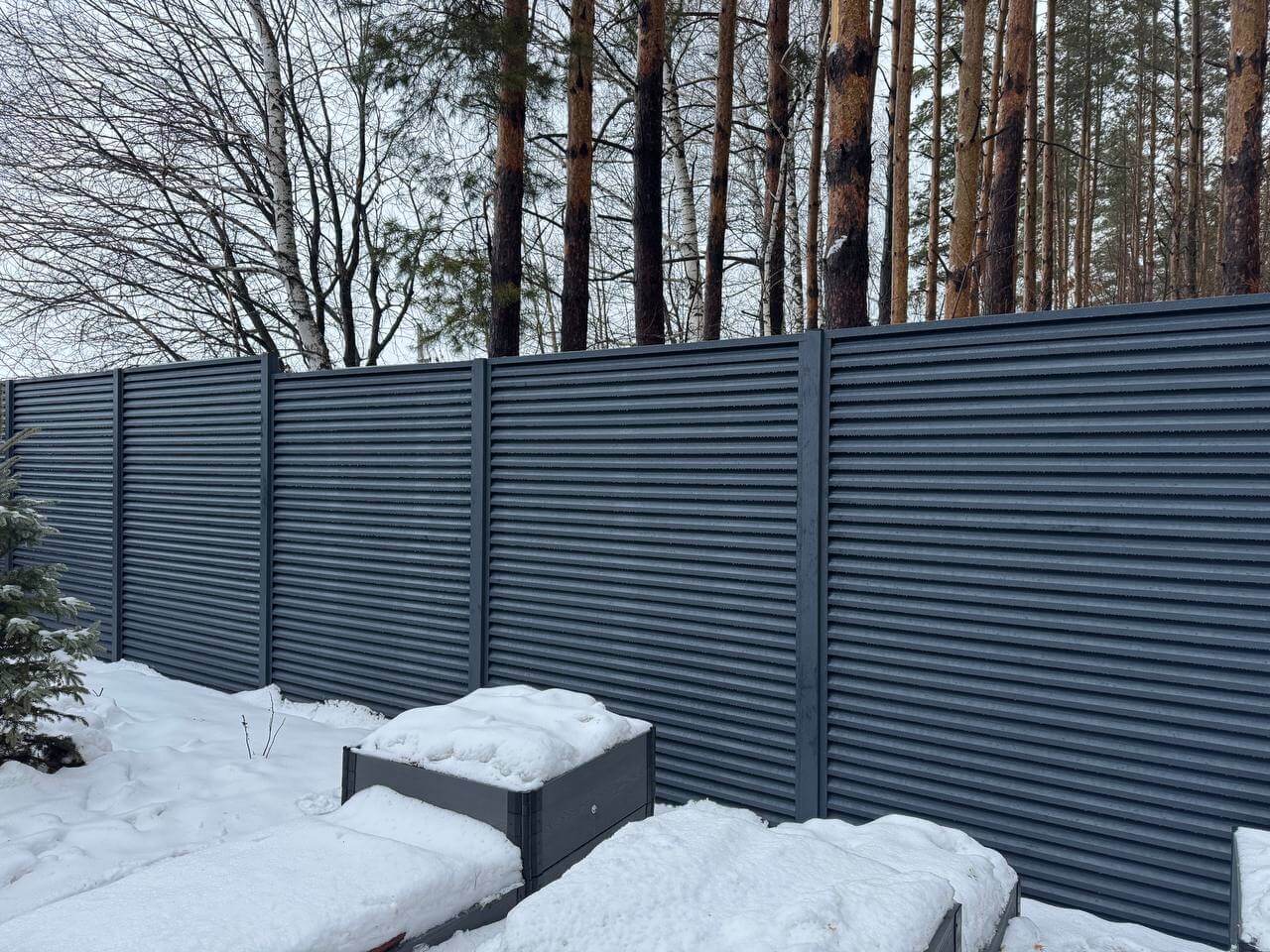 Забор-жалюзи из ламелей ЭКО-Z-US 54м RAL7024/7024 Серый Графит двусторонний МАТТЕ фото 3 в Ижевске