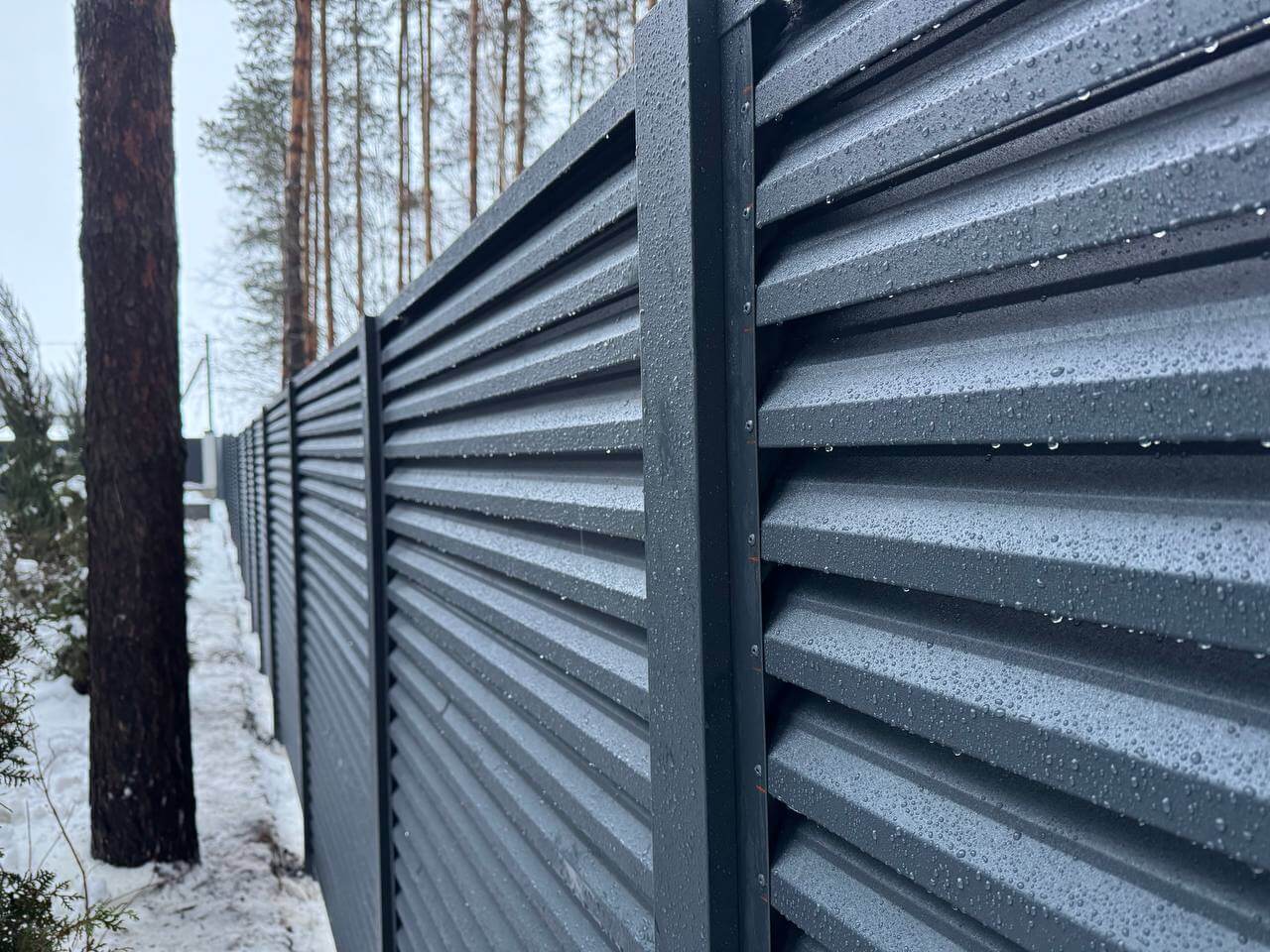 Забор-жалюзи из ламелей ЭКО-Z-US 54м RAL7024/7024 Серый Графит двусторонний МАТТЕ фото 1 в Ижевске