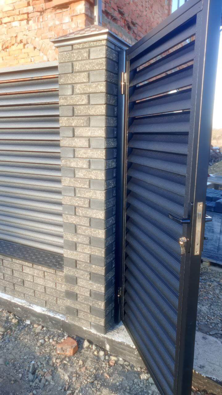 Забор-жалюзи из ламелей Еврожалюзи 24м RAL9005 Черный МАТТЕ фото 6 в Ижевске