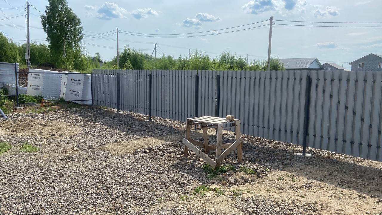 Забор из евроштакетника 16м RAL7024 Серый Графит фото 1 в Ижевске