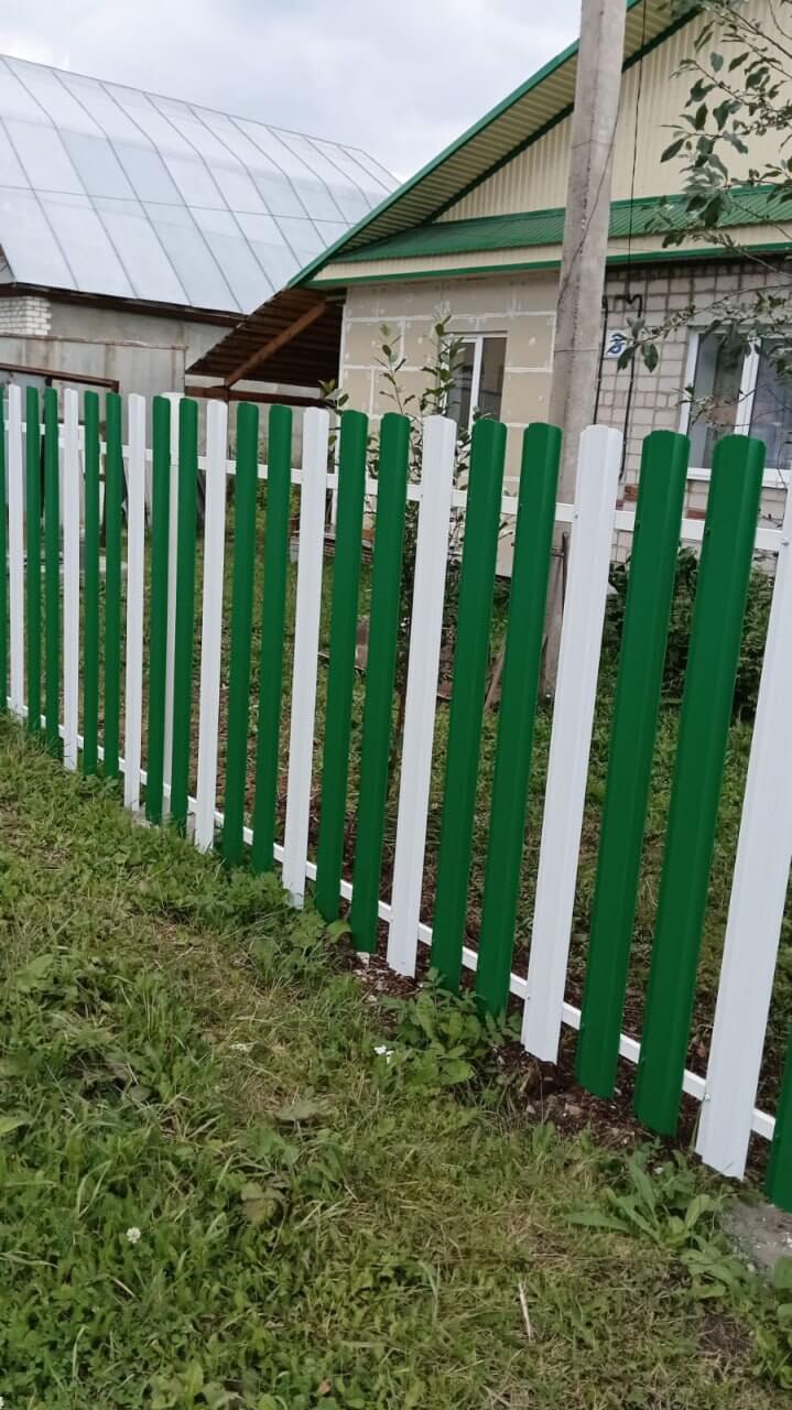 Забор из евроштакетника 10м RAL9003 Белый, RAL6029 Зеленая Мята фото 2 в Ижевске