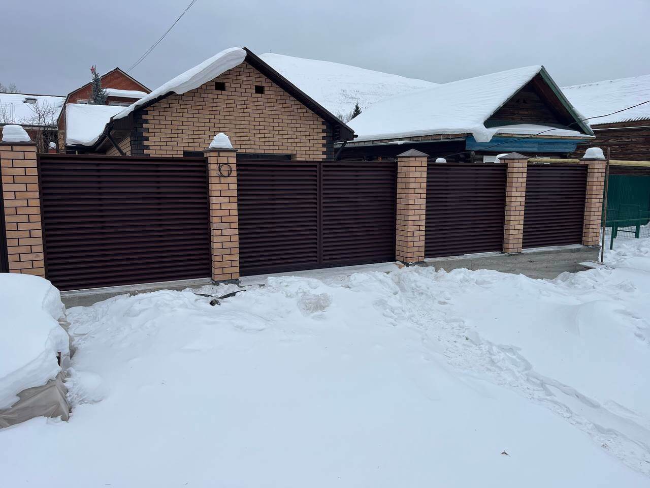Забор-жалюзи из ламелей ЭКО-Z 87м RAL8017/8017 Шоколад двусторонний МАТТЕ фото 3 в Ижевске