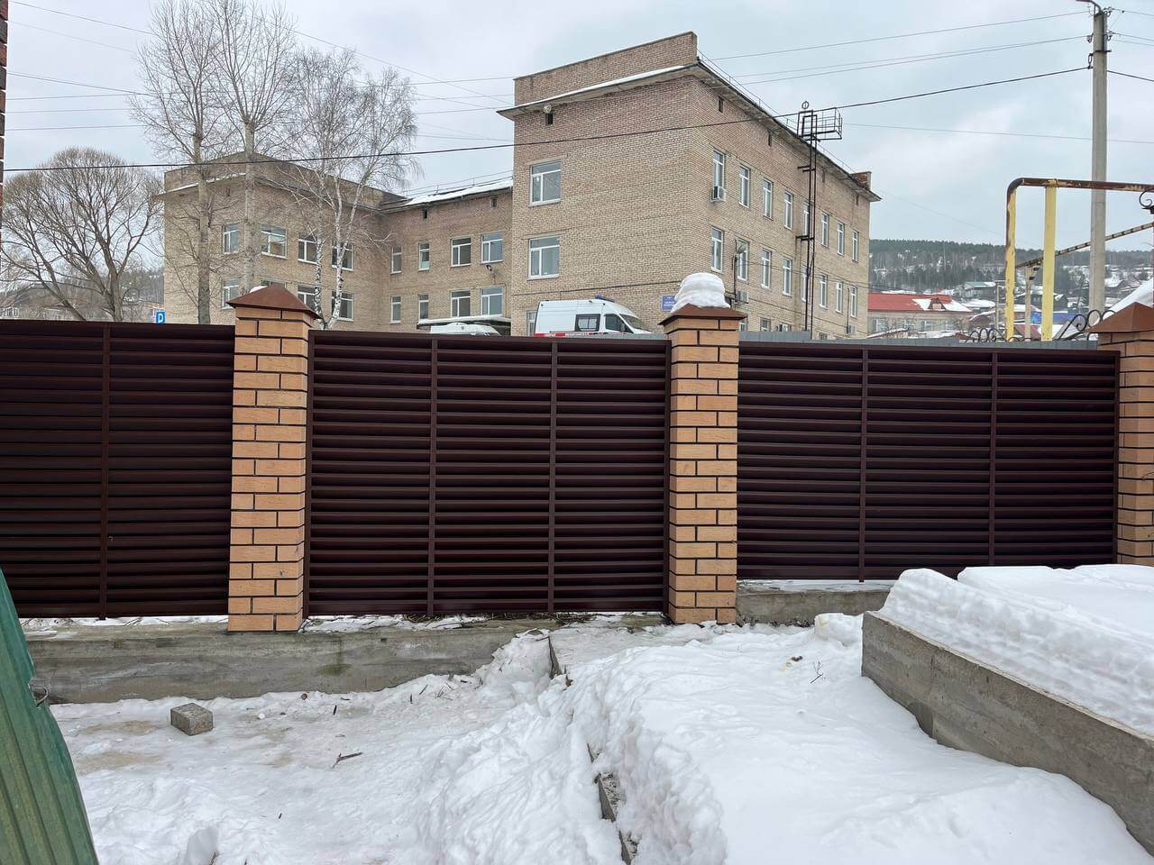 Забор-жалюзи из ламелей ЭКО-Z 87м RAL8017/8017 Шоколад двусторонний МАТТЕ фото 16 в Ижевске