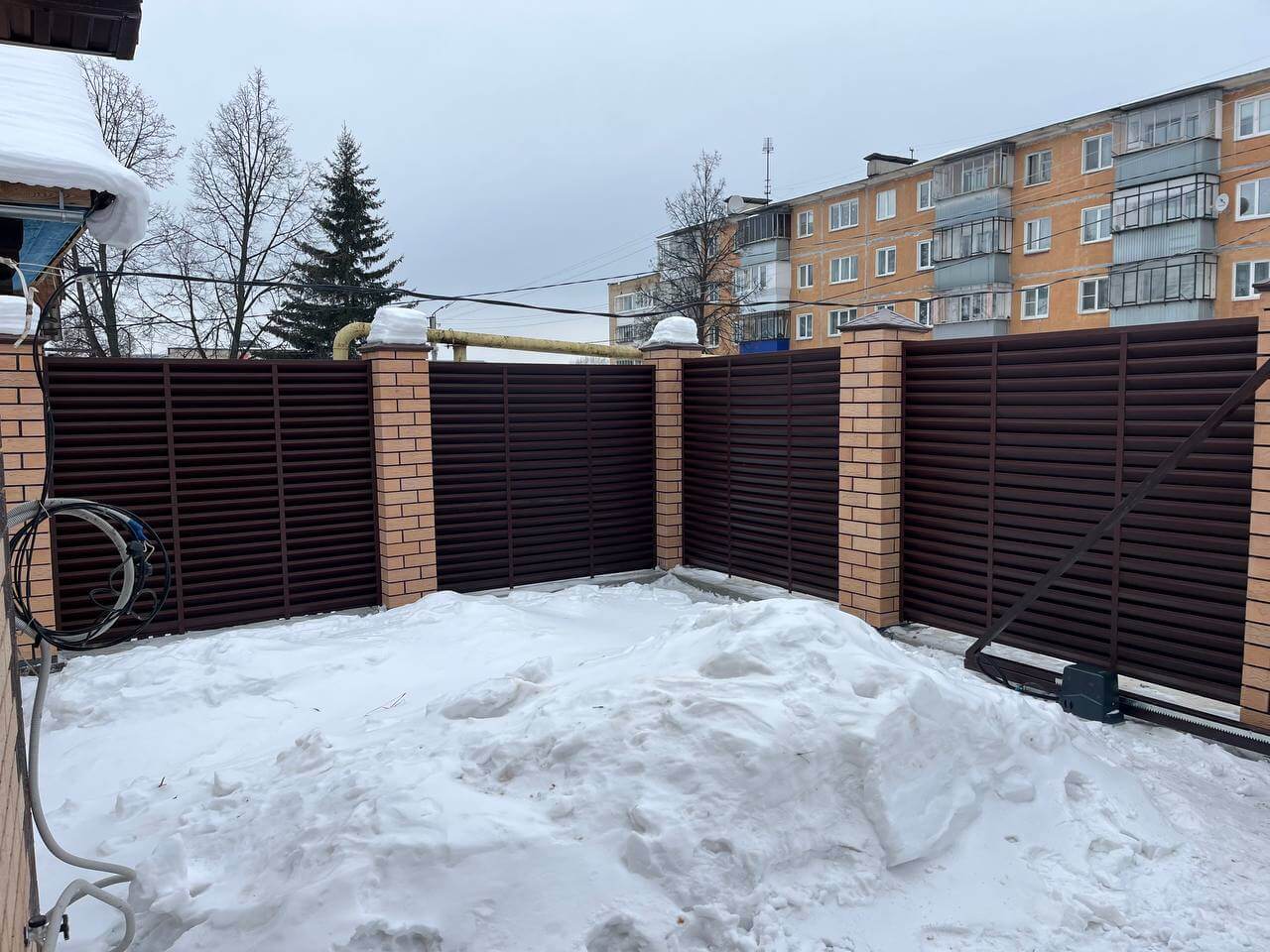 Забор-жалюзи из ламелей ЭКО-Z 87м RAL8017/8017 Шоколад двусторонний МАТТЕ фото 11 в Ижевске