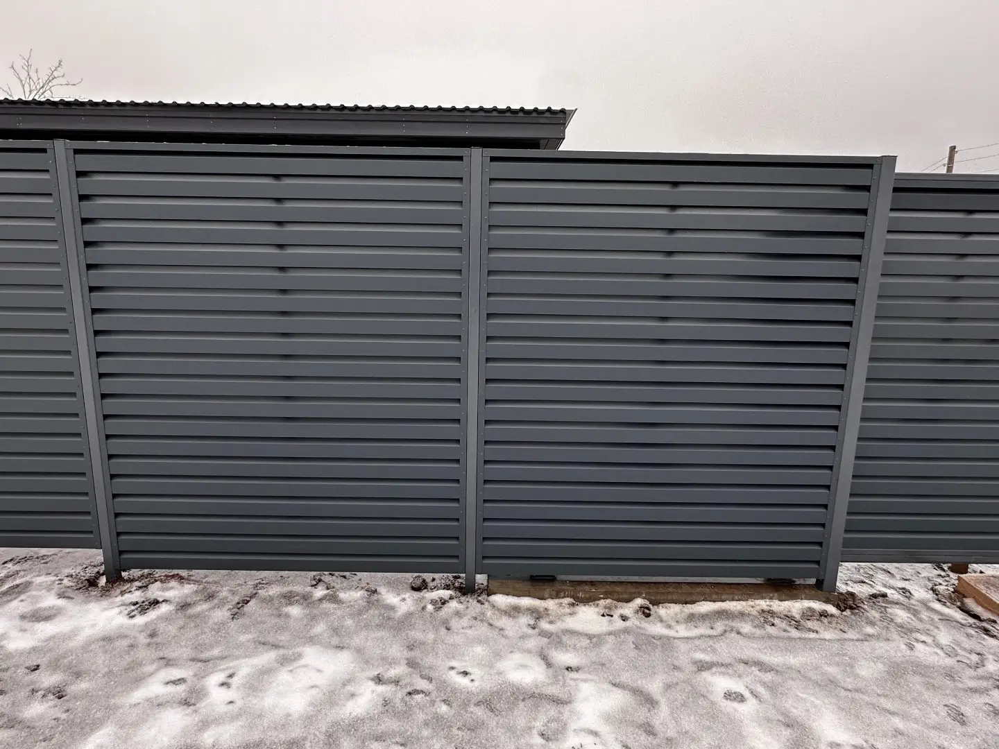 Забор-жалюзи из ламелей Хай-Тек 20м RAL7024/7024 Серый Графит двусторонний МАТТЕ фото 2 в Ижевске