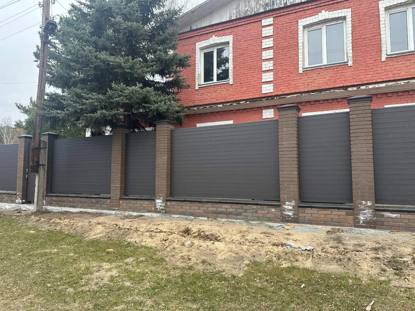 Забор-ранчо из металлического планкена 28м RAL8019 Темный Шоколад МАТТЕ в Ижевске