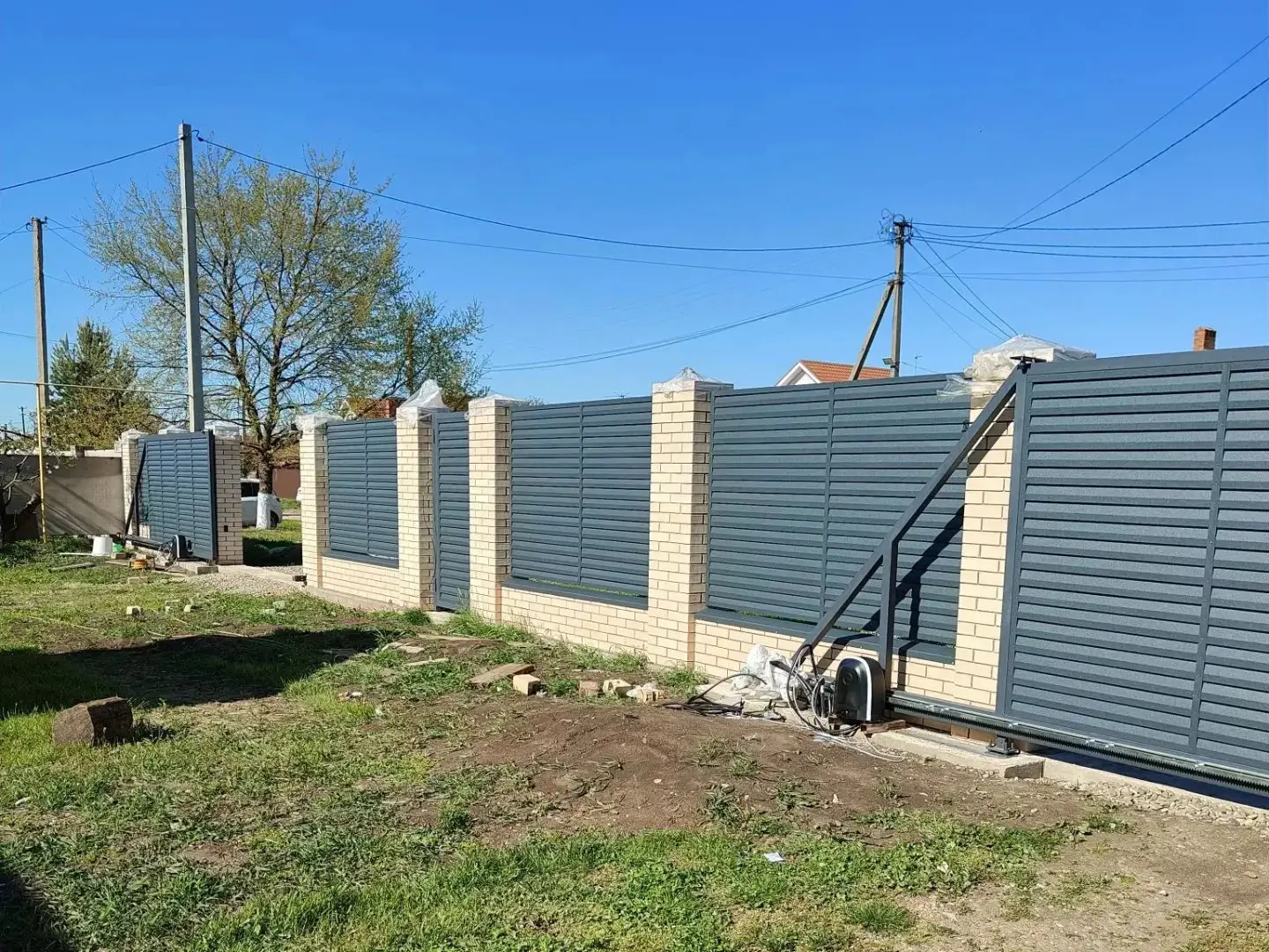 Забор-жалюзи из ламелей Реснички 16м RAL7024 Серый Графит Стальной Бархат фото 1 в Ижевске